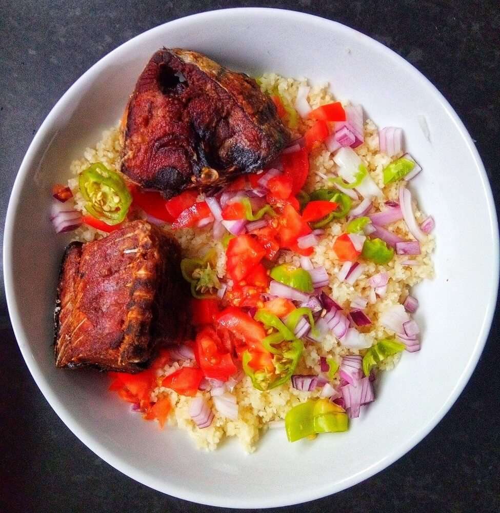 Garba — attiéké au poisson braisé, plat emblématique de la gastronomie ivoirienne — WA Africa