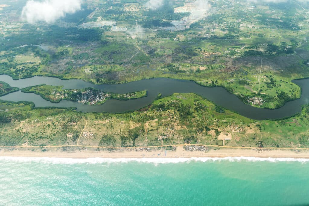 Vue imprenable de la plage béninoise de Cotonou