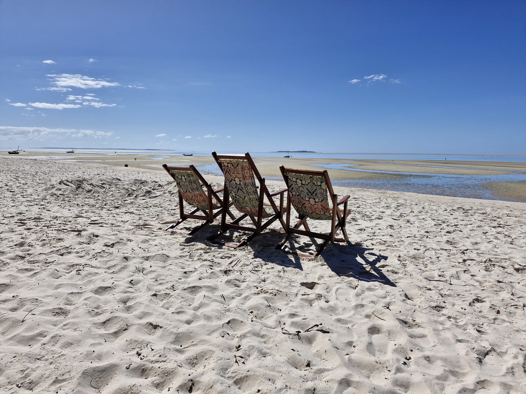 Guide local avec voyageuse Wa Africa